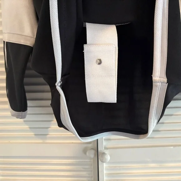 Adidas LA KINGS NHL Jersey - Picture 6 of 7